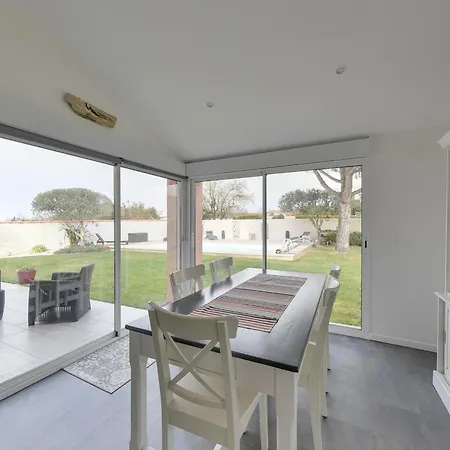 Avec Piscine A 15 Min De La Rochelle, Proche Plages Et Commerces - Fr-1-706-13 *