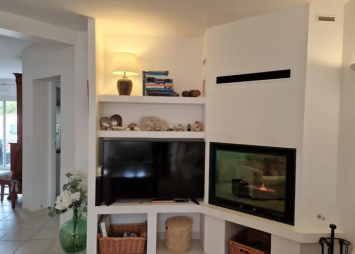 Avec Piscine A 15 Min De La Rochelle, Proche Plages Et Commerces - Fr-1-706-13 *